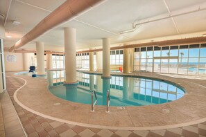Piscine intérieure