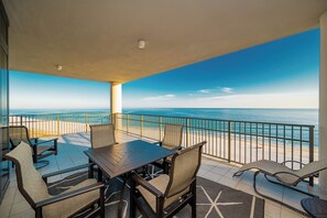 Outdoor dining - Luxurious Four-Bedroom - The Oasis 711 (Orange Beach)