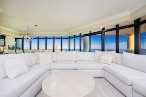 TV - Luxurious Four-Bedroom - The Oasis 711 (Orange Beach)