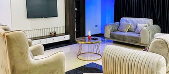 Charming 1-bedroom apartment with WiFi, AC in lovely Lugbe