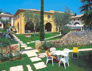 Classic Apartment, 2 Bedrooms | Outdoor dining - Residence La Filanda in Costermano With Pool (Costermano sul Garda)