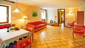 Living room - Residence La Filanda in Costermano With Pool (Costermano sul Garda)
