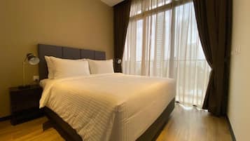2 habitaciones, tabla de planchar con plancha, wifi y ropa de cama