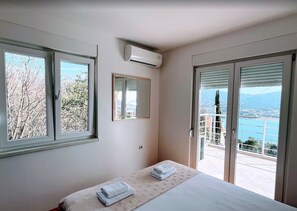 3 chambres, coffre-fort, bureau, fer et planche à repasser