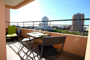 Outdoor dining - 1 Bedroom apartment Paraiso Sol da Rocha (Portimão)