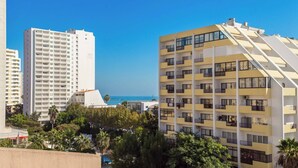A modern hotel with multiple floors, balconies, and a view of the sea. - 3 Bedroom apartment Paraiso Sol da Rocha (Portimão)