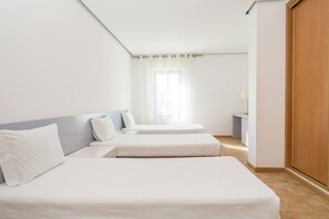 3 bedrooms, in-room safe, iron/ironing board, free WiFi