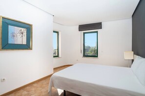 3 bedrooms, in-room safe, iron/ironing board, free WiFi