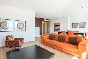 TV - 3 Bedroom apartment Paraiso Sol da Rocha (Portimão)