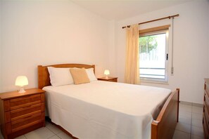 2 bedrooms, iron/ironing board, free WiFi