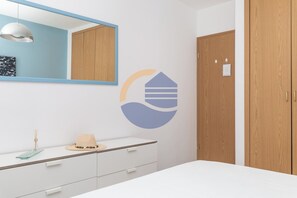 1 habitación, tabla de planchar con plancha y wifi 