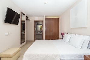 2 bedrooms, iron/ironing board, free WiFi