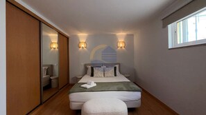 5 bedrooms, in-room safe, iron/ironing board, free WiFi