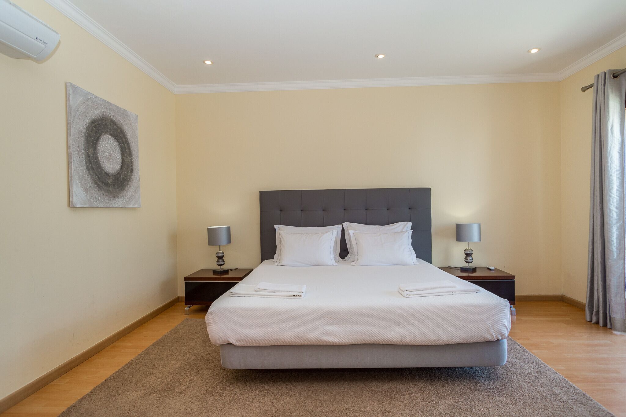 5 sovrum, värdeförvaringsskåp på rummet och strykjärn/strykbräda