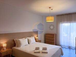 Iron/ironing board, free WiFi