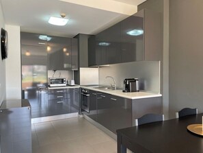 Frigorifero, microonde, forno, lavastoviglie