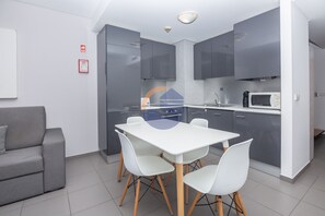 Fridge, microwave, oven, dishwasher - One bedroom Duplex Paraíso Sol da Rocha (Portimão)
