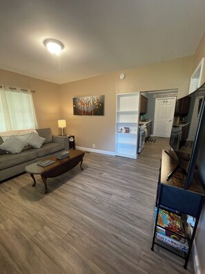 Living area - Peaceful little house in the heart of Maryland Heights (Maryland Heights)