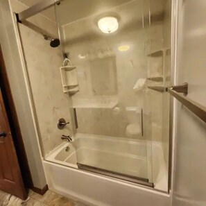 Hårtørrer, håndklæder, Toiletpapir