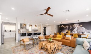 Smart TV, fireplace, table football, ping pong - Luxury Dream Waterslide Villa+Golf+PrimeLocation (Scottsdale)