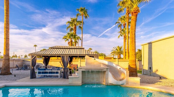 A heated pool - Luxury Dream Waterslide Villa+Golf+PrimeLocation (Scottsdale)