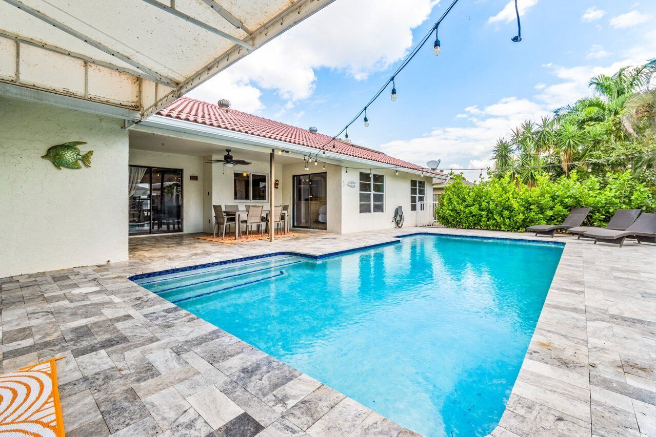 Pool and outdoor dining