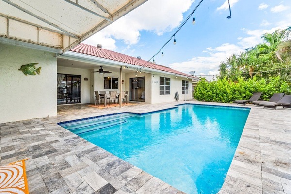 Pool and outdoor dining