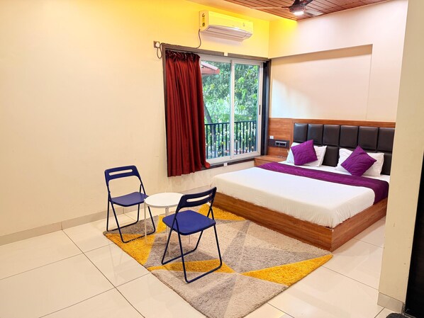 Executive Double Room, 1 Double Bed, Patio | Bathroom | Shower, towels