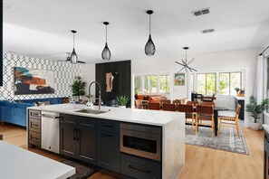 Interior - ~La Mariposa~ Best Backyard in Austin ~Sleeps 25 (Sunset Valley Austin)