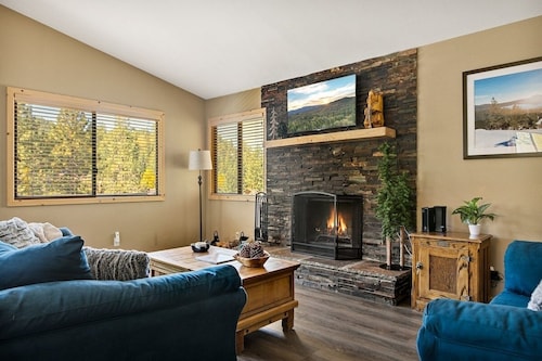 Walk to Ski Resort | Hot Tub | Mountain Views