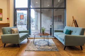 Sala de estar en el lobby