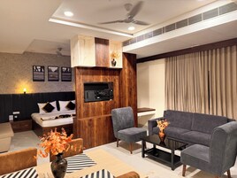 Caja de seguridad en la habitación y escritorio 