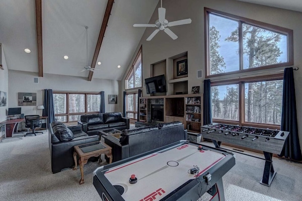 Large 3 bed, 3 bathroom house with oversized living area looking out at South Dakota pines. Plenty of stuff to do inside (foosball, air hockey, watching Smart HDTV's, playing games) and outside (grilling, hiking, exploring)
