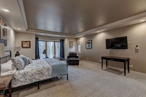 3 bedrooms, desk, iron/ironing board, free WiFi - Black Hills Nature Retreat, Centrally Located (Rapid City)