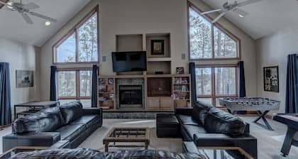 Black Hills Nature Retreat, Centrally Located
