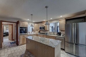 Fridge, microwave, oven, stovetop - Black Hills Nature Retreat, Centrally Located (Rapid City)