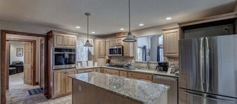 Black Hills Nature Retreat, Centrally Located