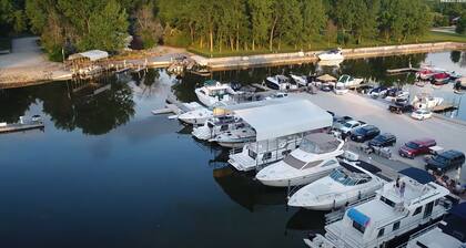 Illinois River Retreat: Kayak Near Starved Rock, Desplaines & Illinois Rivers