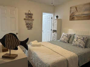 1 dormitorio, tabla de planchar con plancha, wifi y ropa de cama