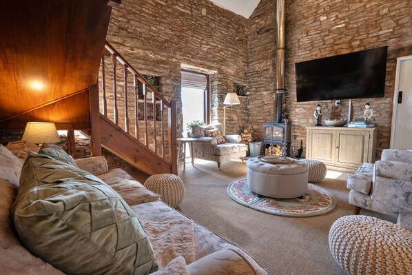 TV, fireplace