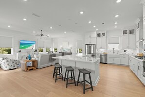 Fridge, microwave, oven, stovetop - Two 6-Seater Golf Carts ~ Gated Community ~ South of 30A (Santa Rosa Beach)