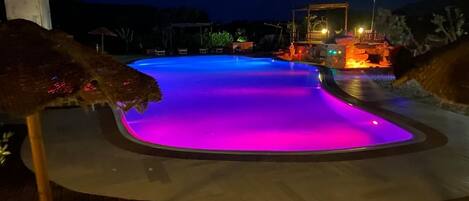 Piscine extérieure (ouverte en saison)