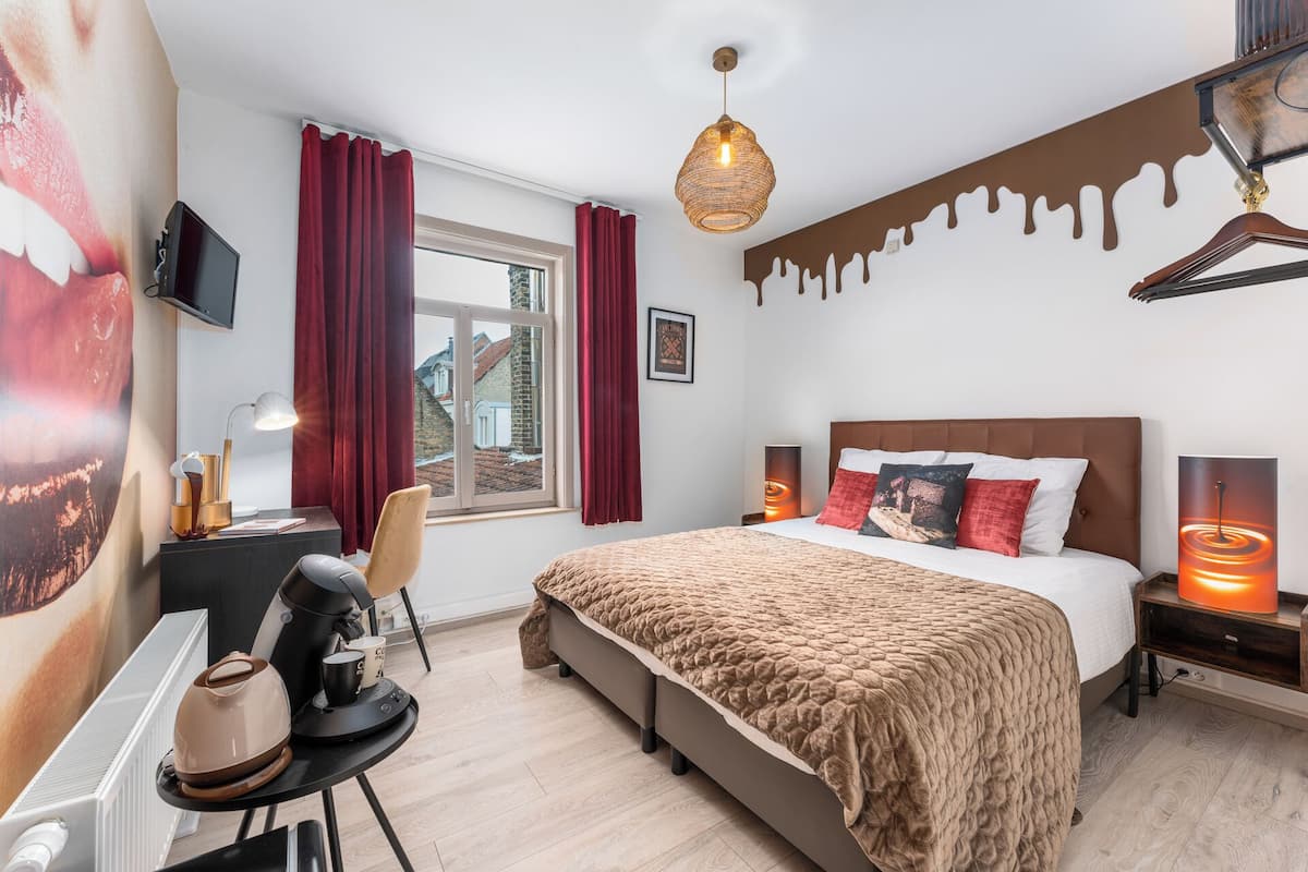 Free cots/infant beds, free WiFi, bed sheets
