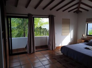 1 dormitorio, tabla de planchar con plancha, wifi y ropa de cama