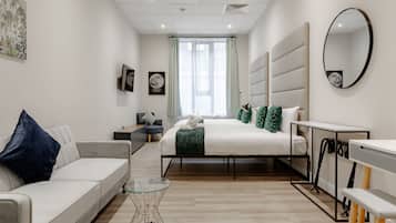 Superior Studio, Ensuite | 1 bedroom, blackout drapes, iron/ironing board, free WiFi