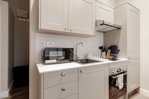 Deluxe-Studio, mit Bad, Stadtblick | Innenbereich
