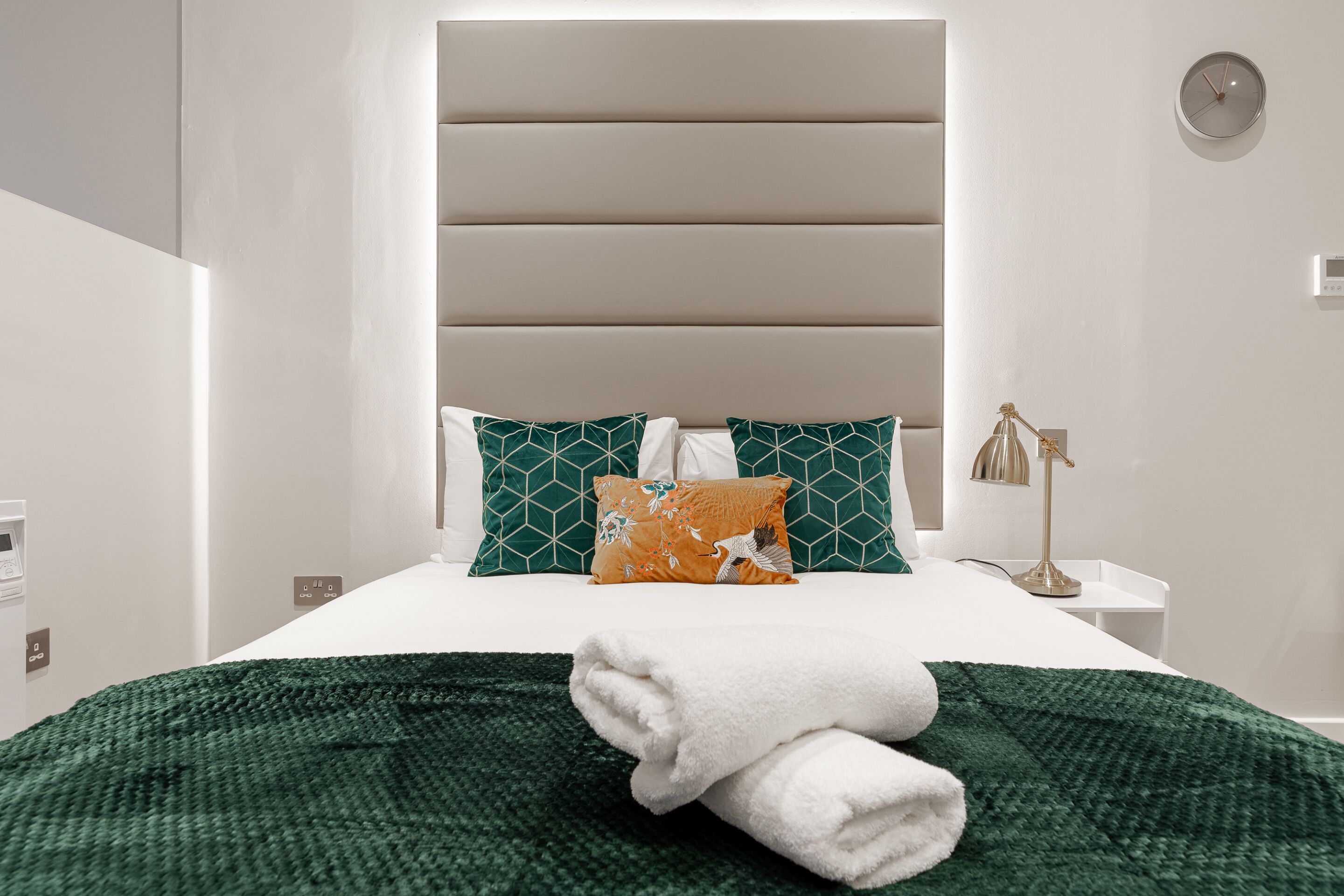 شقة إستديو عادية - بحمام داخل الغرفة - منظر للمدينة | ستائر تعتيم ومكواة/لوح كي وواي فاي مجانًا