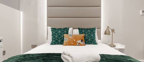 شقة إستديو عادية - بحمام داخل الغرفة - منظر للمدينة | ستائر تعتيم ومكواة/لوح كي وواي فاي مجانًا