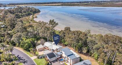 Lakeside Apartment- By the water edge
