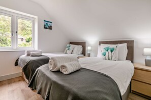 4 quartos, Wi-Fi de cortesia, roupa de cama